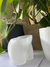 Load image into Gallery viewer, Planter (bottom) - white
